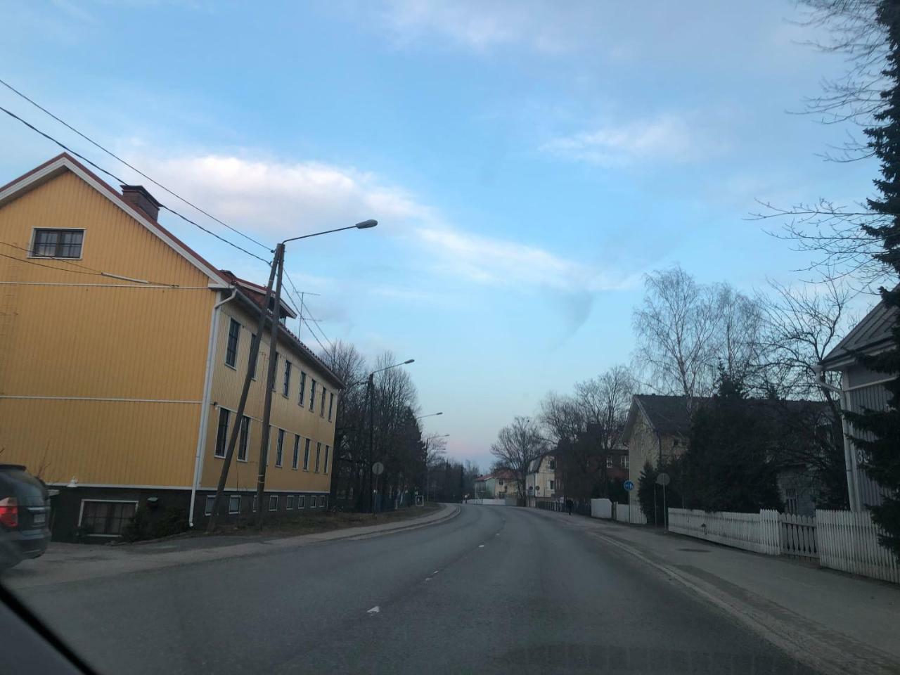 Апартаменты Puutaloasunto 1.8 Km Turun Aurajoelta Турку Экстерьер фото